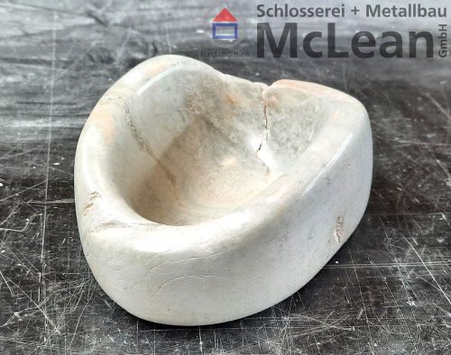 Schale aus Stein
